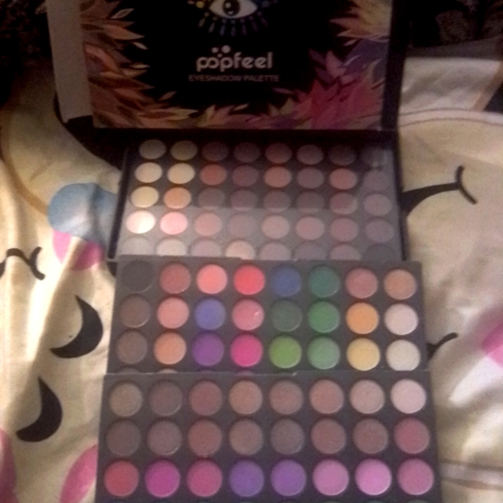 Eye shadow pallet